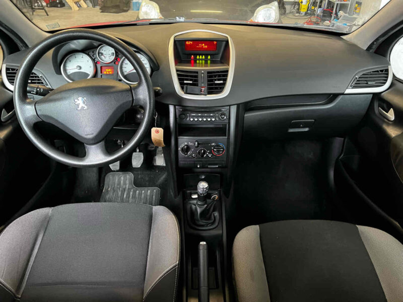 PEUGEOT 207 1.4 16V 90cv Exécutive 