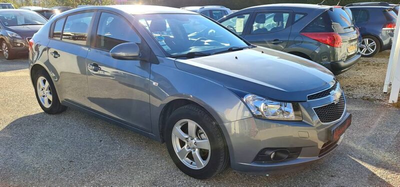 Chevrolet Cruze hatchback 1.6L essence 16v 124cv LS+