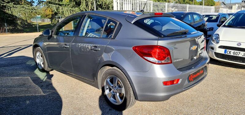 Chevrolet Cruze hatchback 1.6L essence 16v 124cv LS+