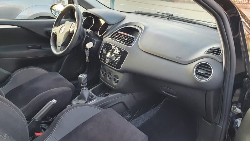 Fiat punto III 2015 1.2L essence 70cv Italia 5 portes