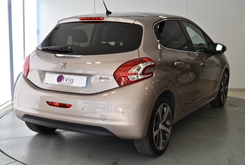 PEUGEOT 208 1.6 HDi Allure 114