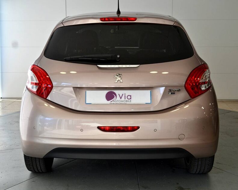 PEUGEOT 208 1.6 HDi Allure 114