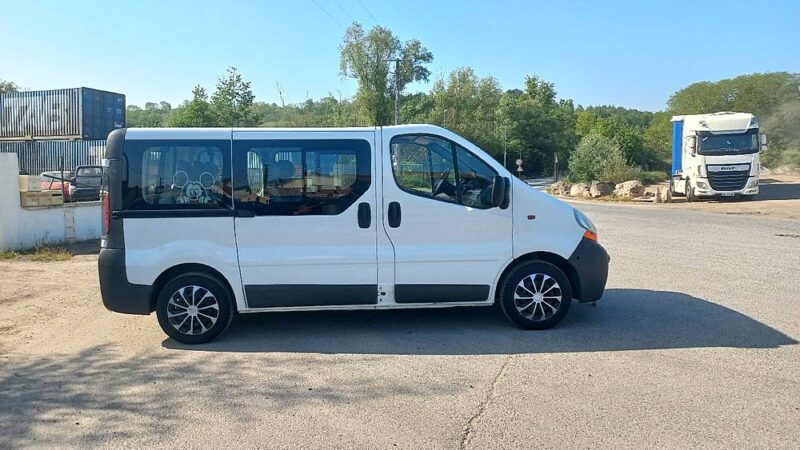 RENAULT TRAFIC 9 PLACES 2005