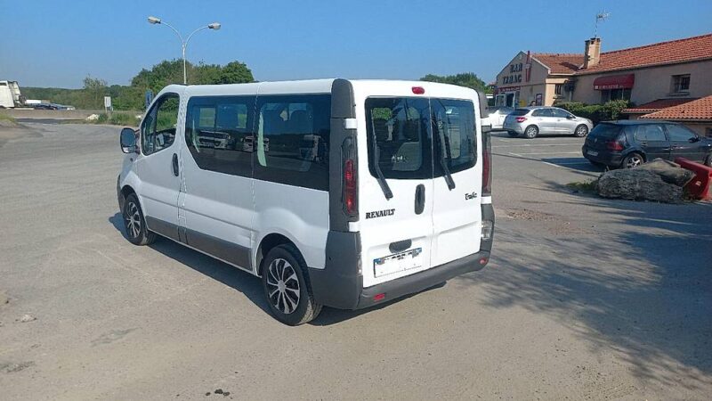 RENAULT TRAFIC 9 PLACES 2005