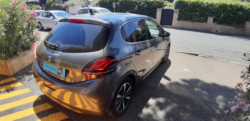 PEUGEOT 208 I 1.2 thp 110 ch tech edition 2019