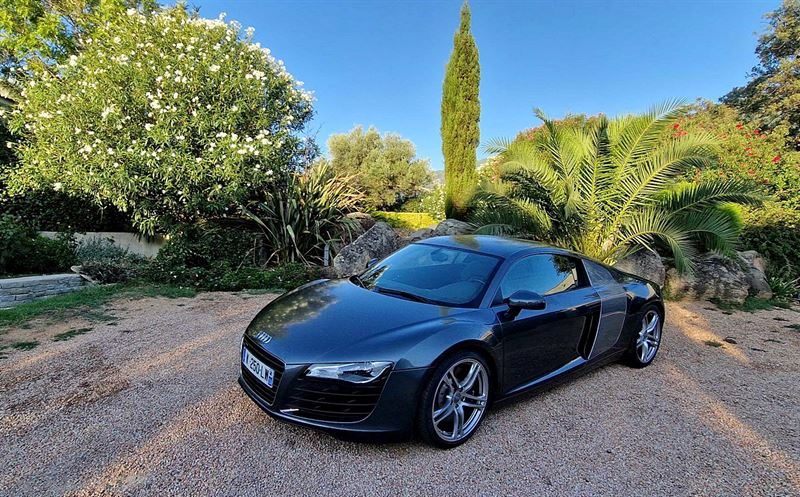 AUDI QUATTRO R8  2012