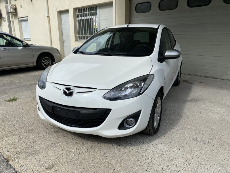 MAZDA 2 2015