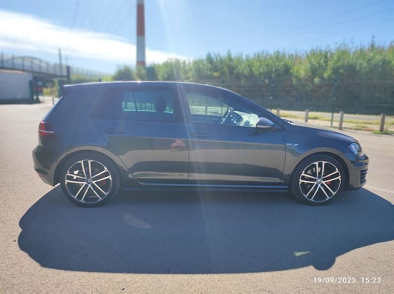 VOLKSWAGEN GOLF 2015