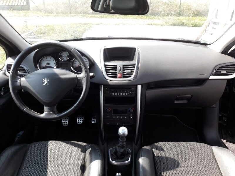 PEUGEOT 207 Féline 1.6 THP 156ch