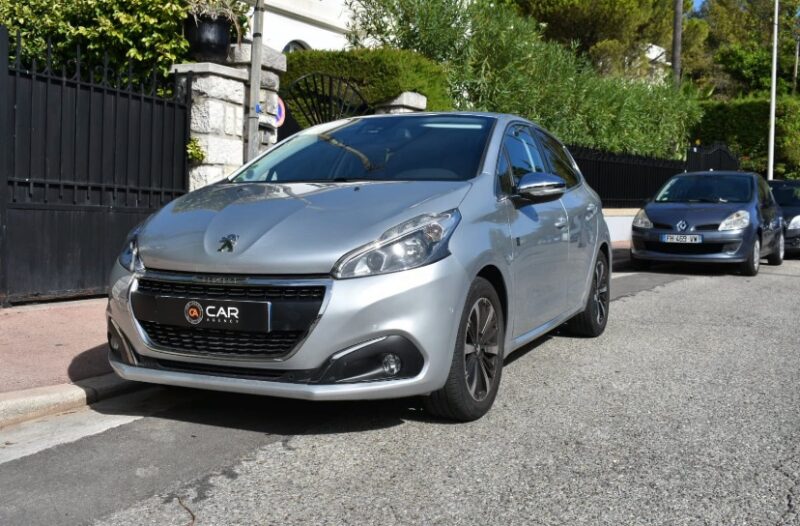 Faible km Peugeot 208 Tech édition 1.2L Citadine très faible consommation 