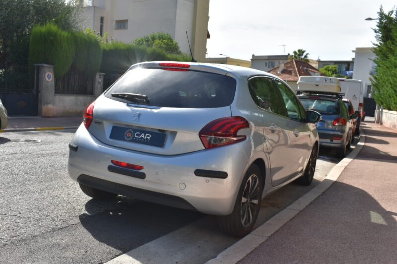 Faible km Peugeot 208 Tech édition 1.2L Citadine très faible consommation 