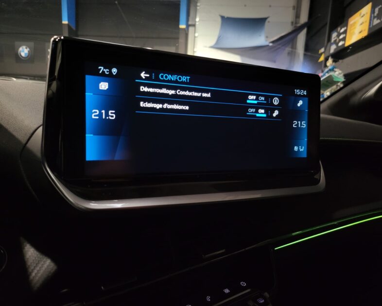 PEUGEOT 208 II 1.2 PureTech 100 GT APPLE CARPLAY