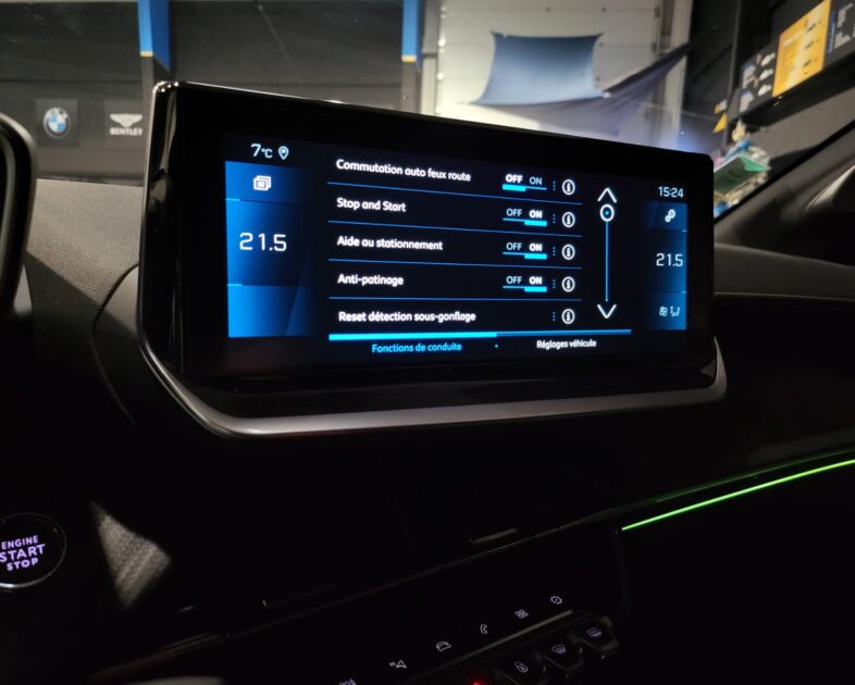 PEUGEOT 208 II 1.2 PureTech 100 GT APPLE CARPLAY