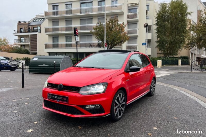 VOLKSWAGEN POLO V 2015