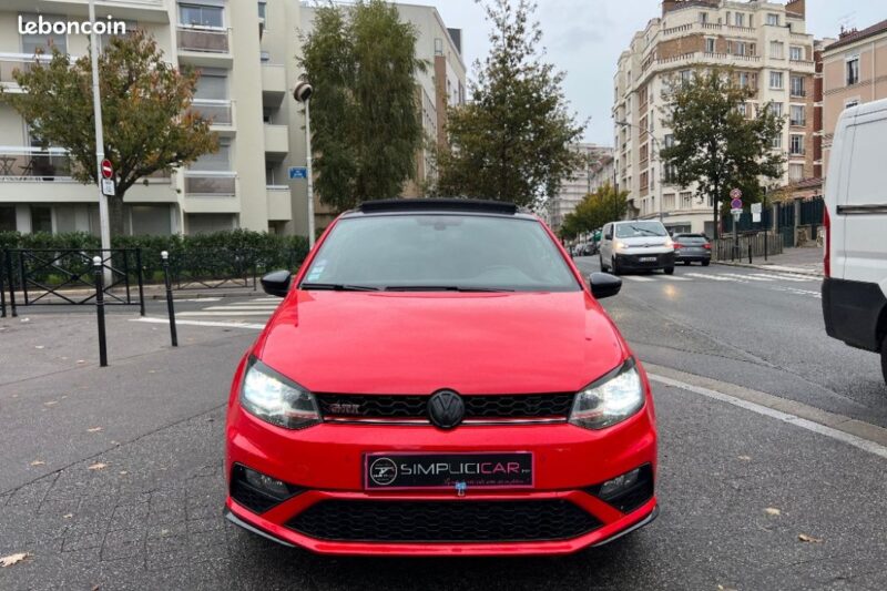 VOLKSWAGEN POLO V 2015