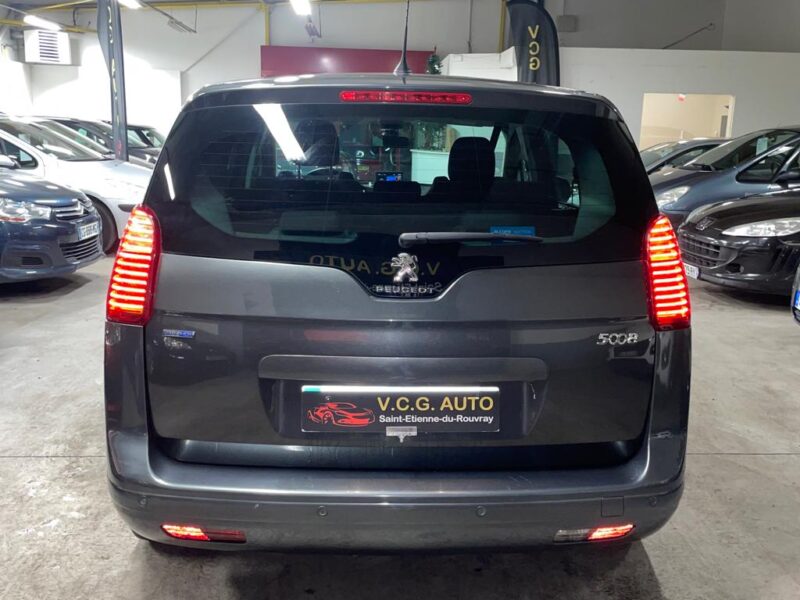 PEUGEOT 5008 2015