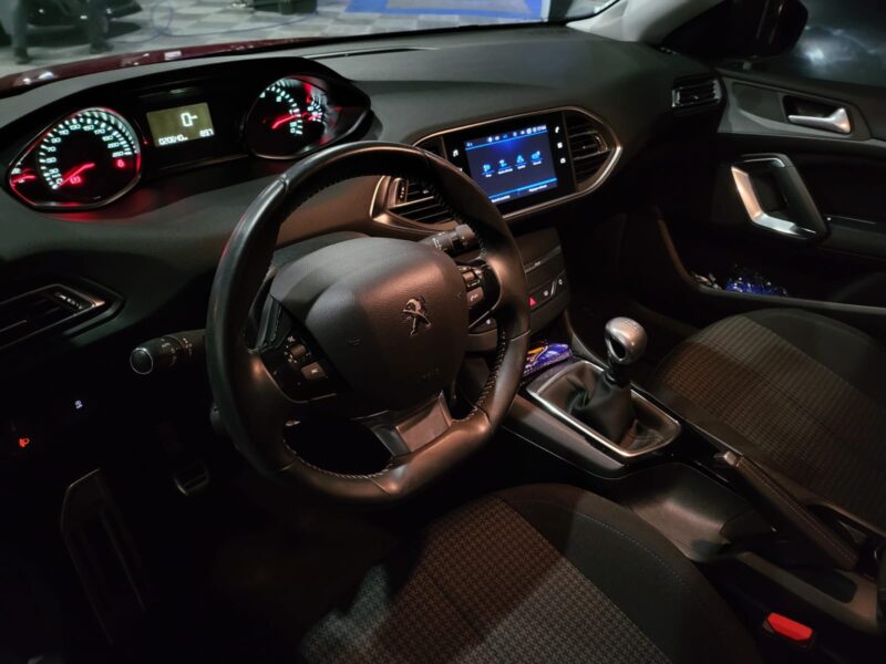 PEUGEOT 308 II STYLE 1.5 BlueHDI APPLE CARPLAY / CAMERA