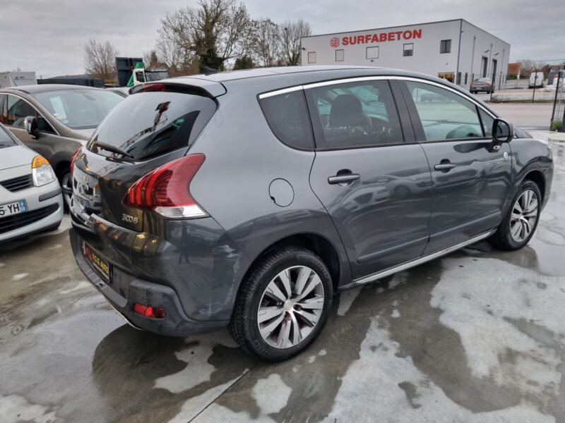 PEUGEOT 3008 1.6 HDi 115 Crossway