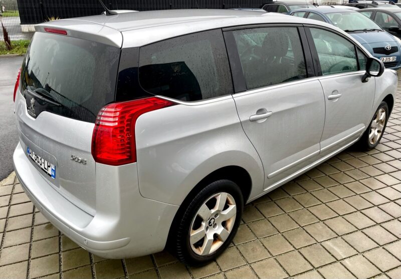 PEUGEOT 5008 1.6L 120CH 7 places Exclusive 