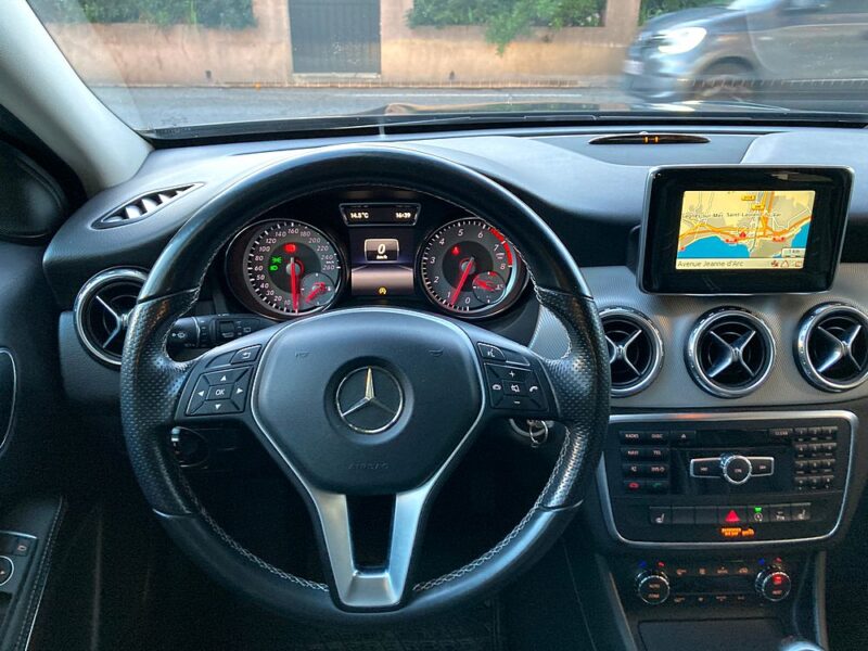 MERCEDES-BENZ CLASSE GLA 1.6 16v 156 ch sensation 2015