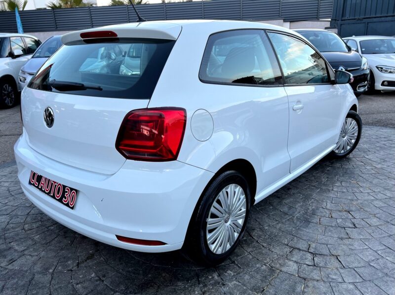 VOLKSWAGEN POLO 2015