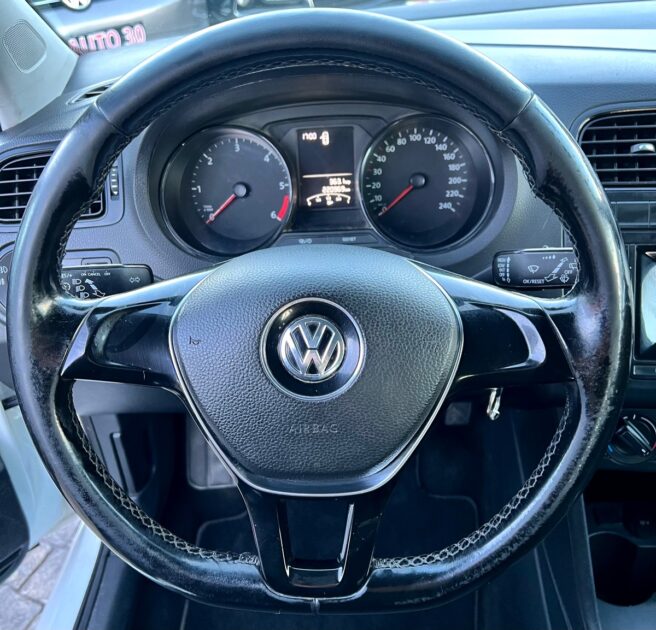 VOLKSWAGEN POLO 2015