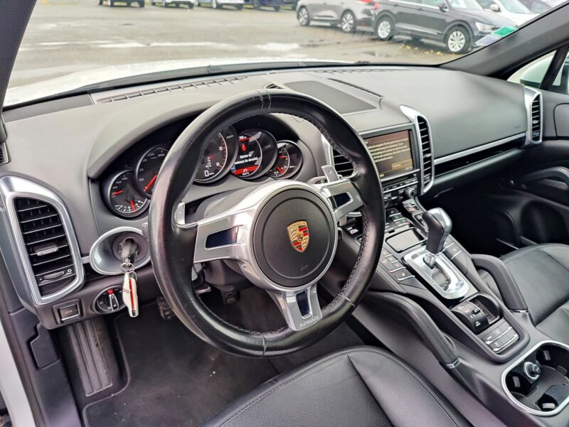 PORSCHE CAYENNE 3.0 245 PLATINIUM EDITION SUIVI PORSCHE