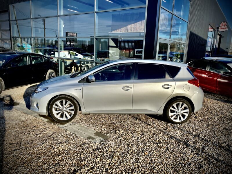 TOYOTA AURIS DYNAMIC 2013