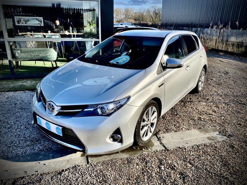 TOYOTA AURIS DYNAMIC 2013