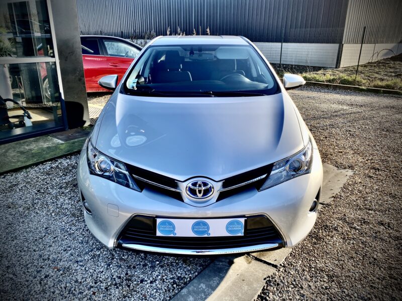 TOYOTA AURIS DYNAMIC 2013