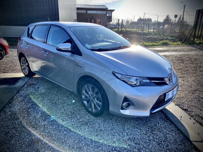 TOYOTA AURIS DYNAMIC 2013