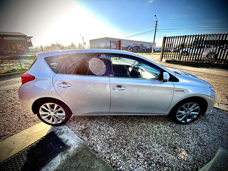 TOYOTA AURIS DYNAMIC 2013