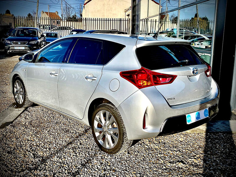 TOYOTA AURIS DYNAMIC 2013