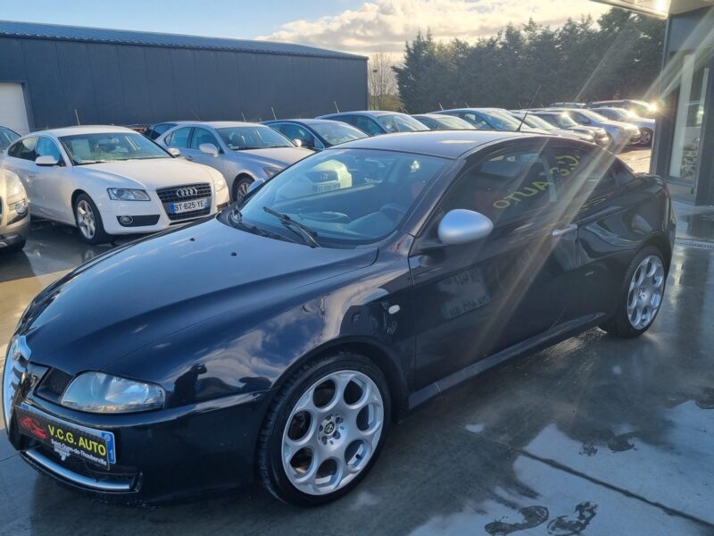 ALFA ROMEO GT 1.9 JTD 150 Veloce Distinctive 