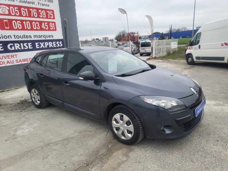 RENAULT MEGANE III boite auto 20111.5 DCI 110 CV GPS