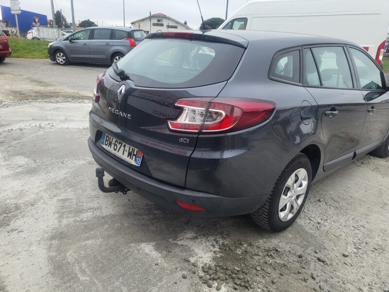 RENAULT MEGANE III boite auto 20111.5 DCI 110 CV GPS