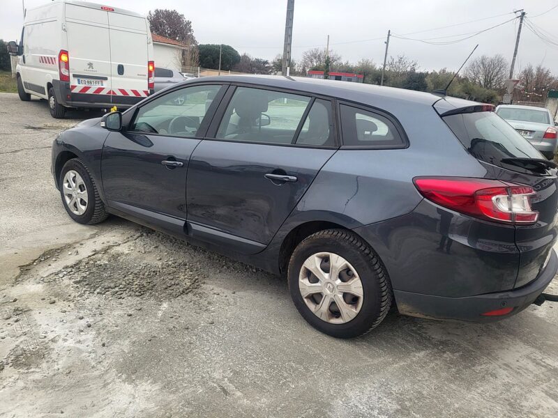 RENAULT MEGANE III boite auto 20111.5 DCI 110 CV GPS