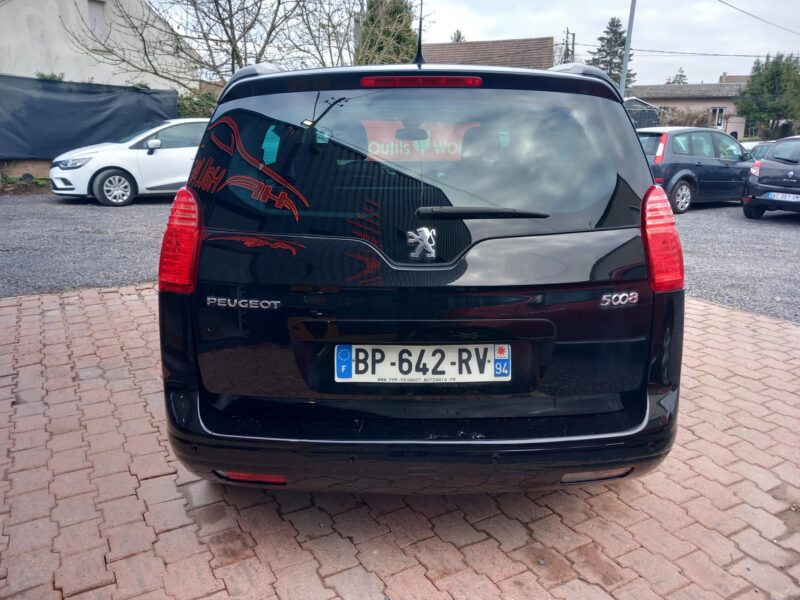 PEUGEOT 5008 2011