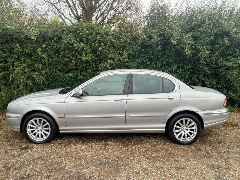 JAGUAR X-TYPE 2003 2.0 V6 156cv Demare mais roule pas !