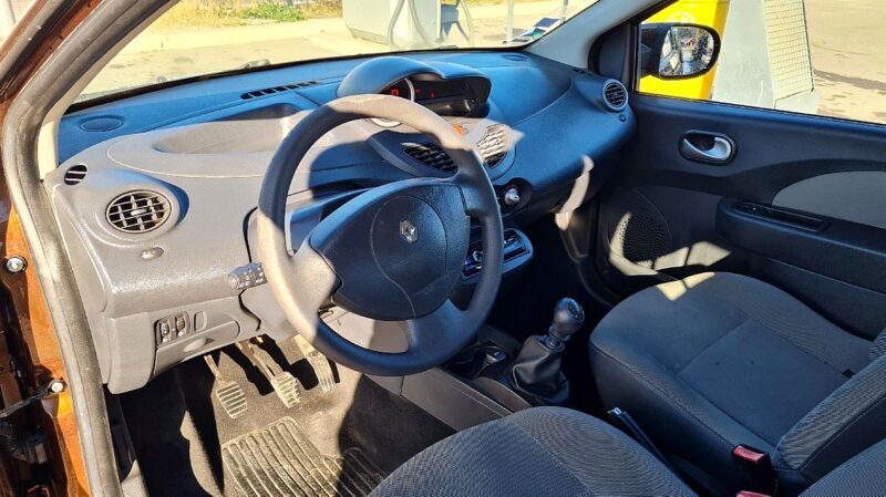 RENAULT TWINGO II 2011