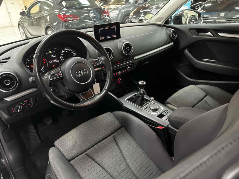 AUDI A3 1.6 TDI 110 BVM6 Ambition