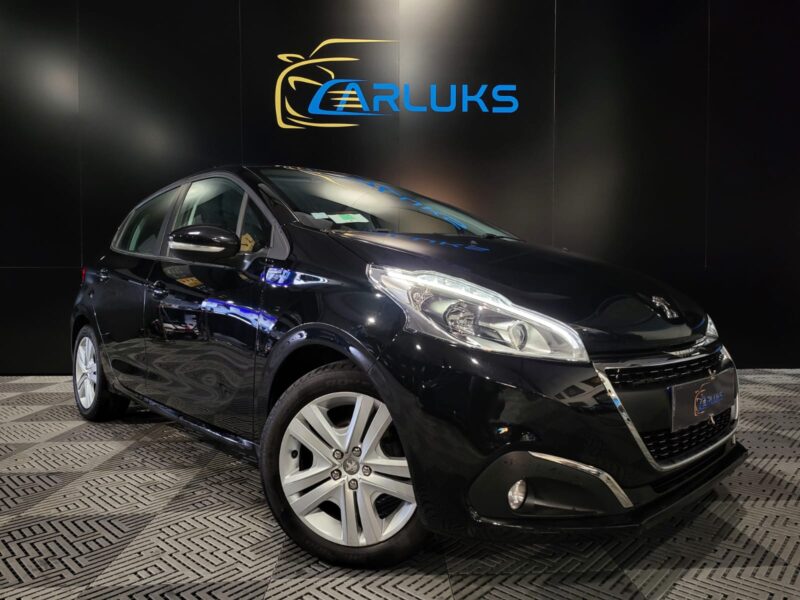 PEUGEOT 208 1.2 PureTech 82cv SIGANTURE REGULATEUR / CARPLAY