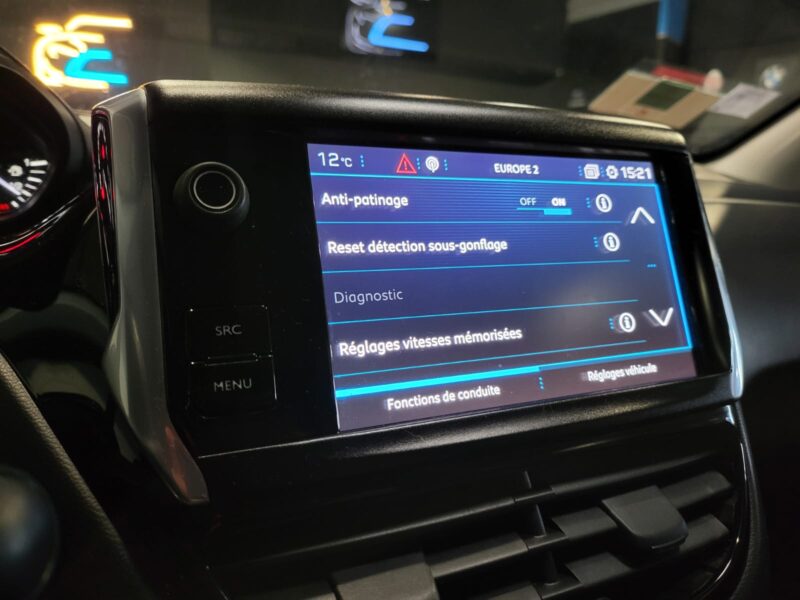 PEUGEOT 208 1.2 PureTech 82cv SIGANTURE REGULATEUR / CARPLAY