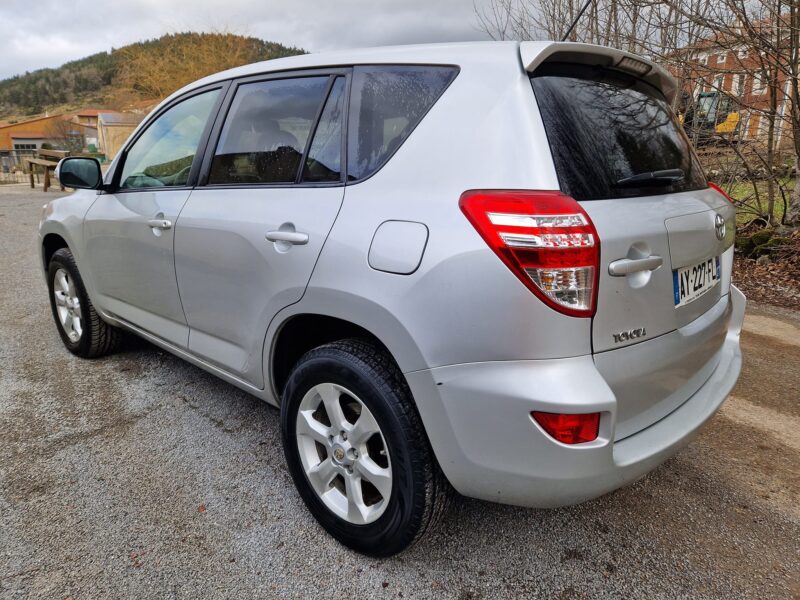 TOYOTA RAV 4 III 2.2 D4d