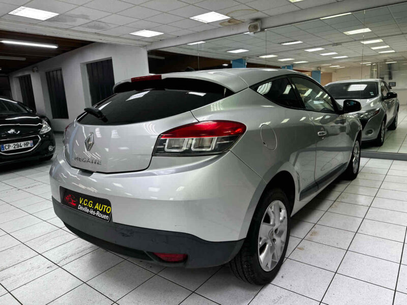 RENAULT MEGANE III Coupé 1.5 dCi 110 EDC Dynamique