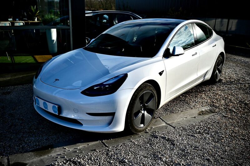 TESLA MODEL 3 2021