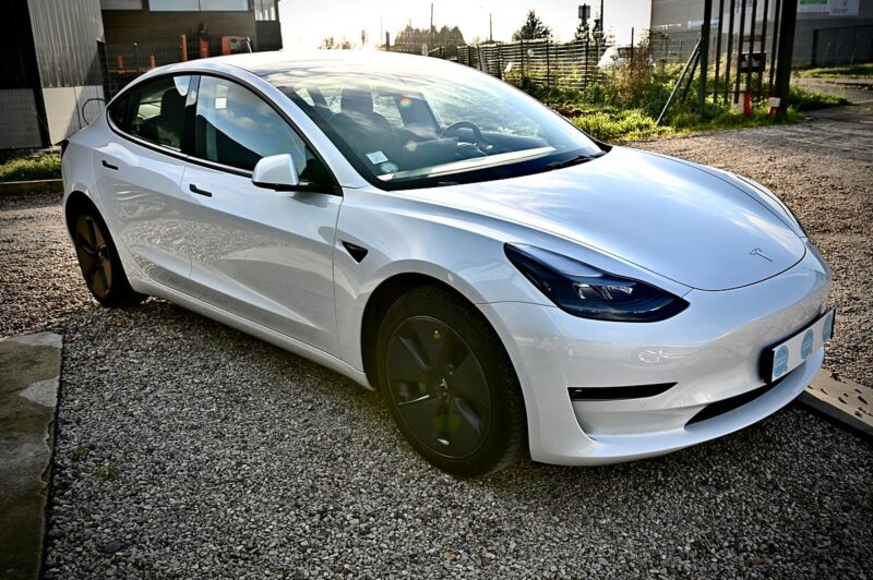 TESLA MODEL 3 2021