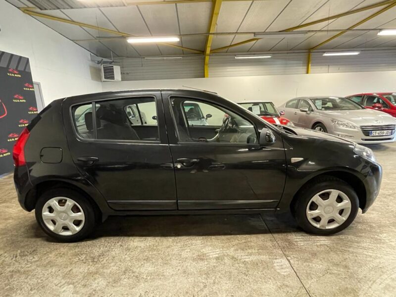 DACIA SANDERO 2010