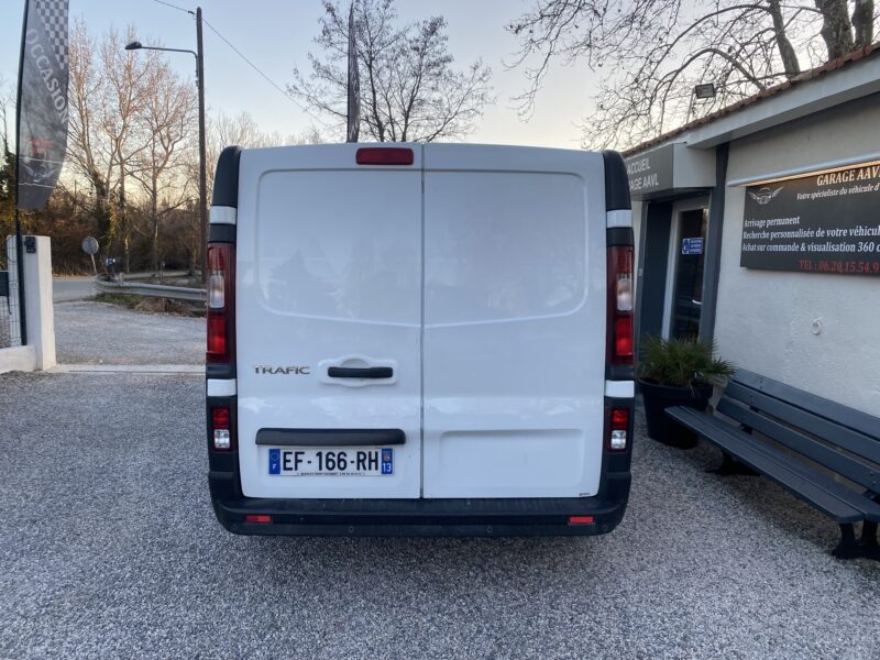 RENAULT TRAFIC III Camionnette 2016