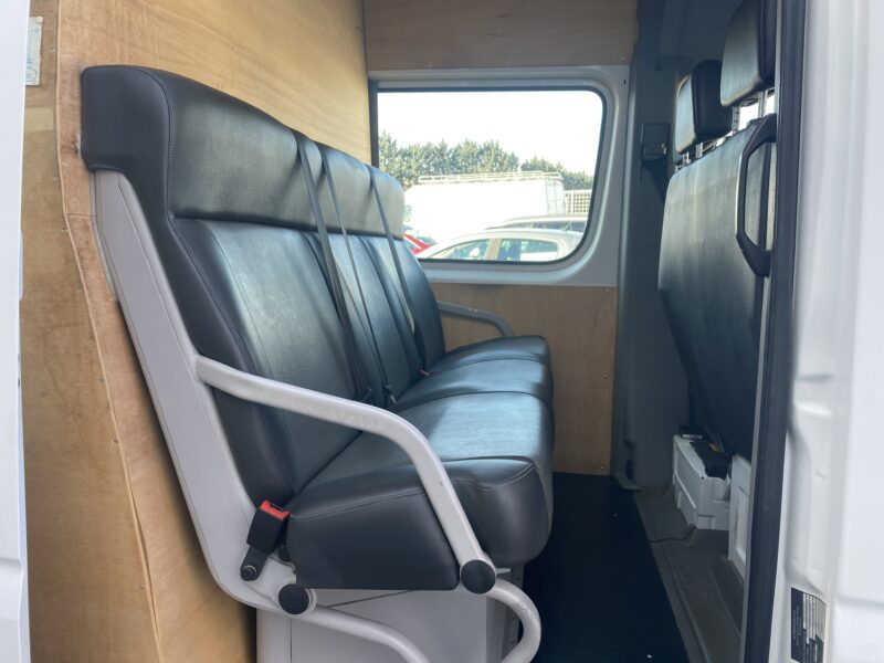 VOLKSWAGEN CRAFTER 6 places 2014